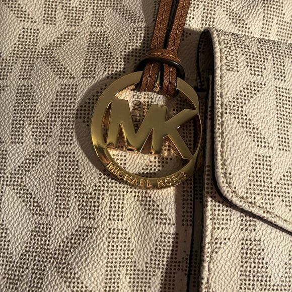 Michael Michael Kors Handbag Purse. Beige Color With MK Logo. Front Pocket. - Picture 9 of 16
